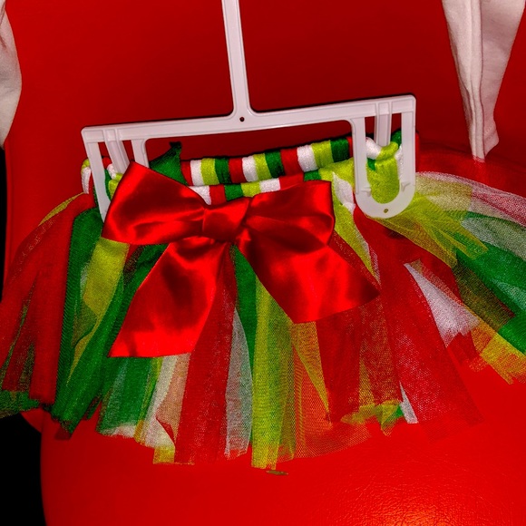 Baby’s first Christmas Outfit with Skirt, Bows & Stockings. 9M (NEW) never worn - Picture 4 of 7